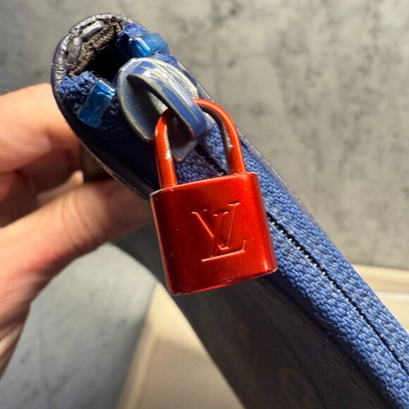 Louis Vuitton Monogram Apollo Pochette - Picture 4 of 8